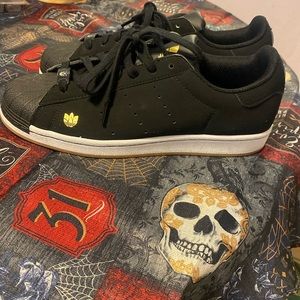 Adidas Superstar Pure Core Black
Cloud White Gold Metallic